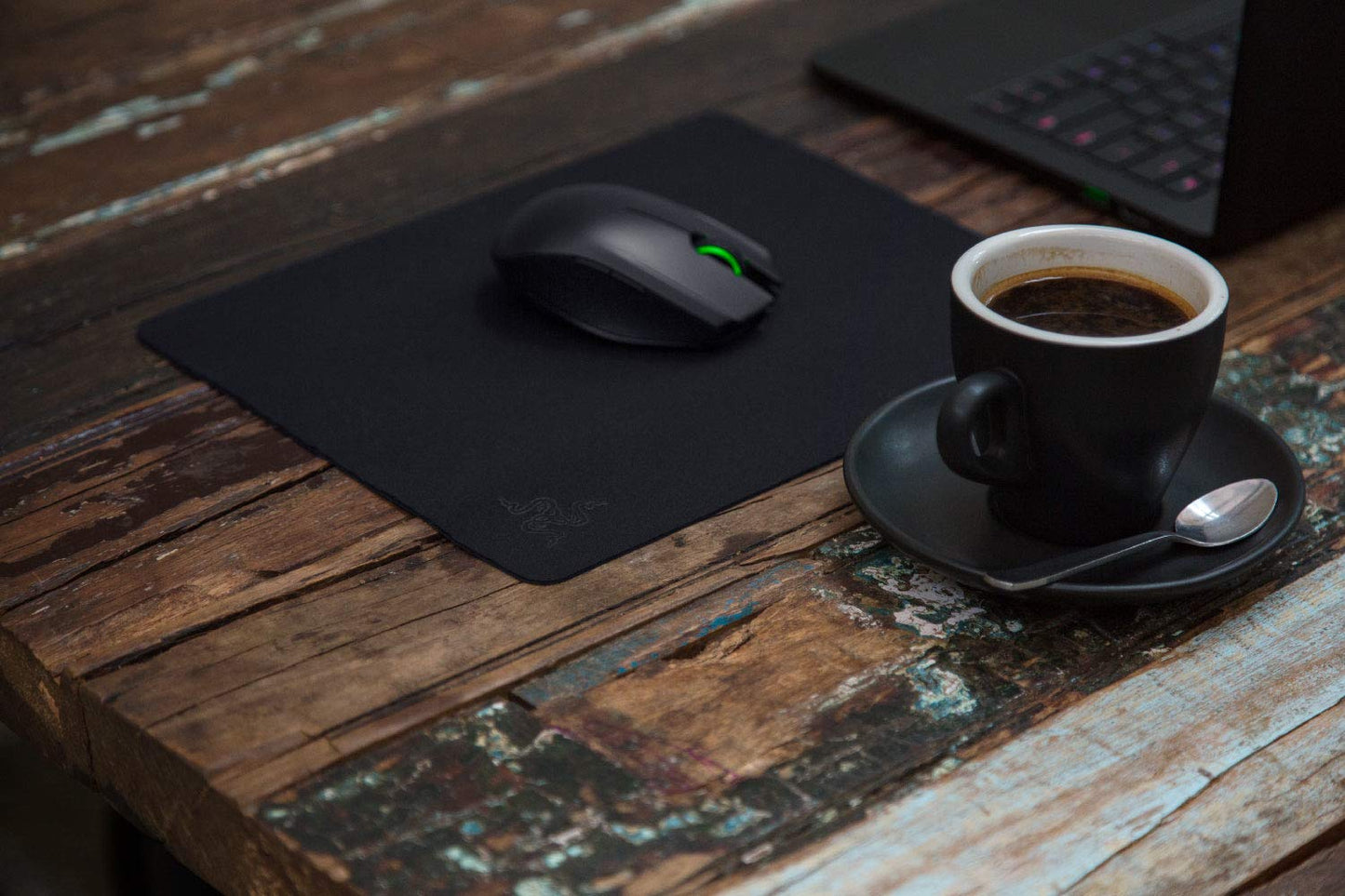 (OPEN BOX)Razer Strider - L Multilayer Synthetic Leather, Foam Padding, Head Cushion, Height Adjustable, Black/Green (RZ02-03810200-R3M1)