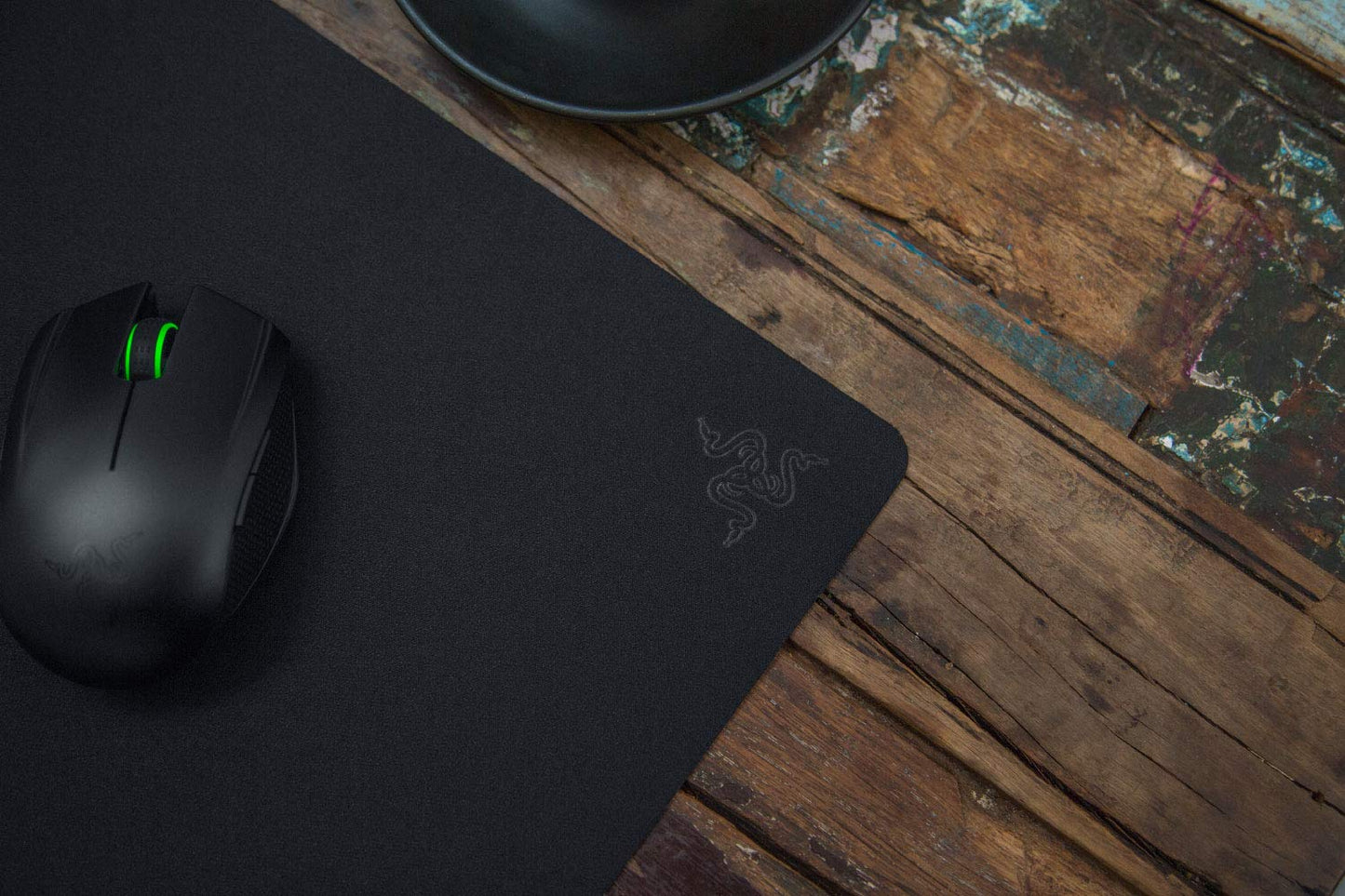 (OPEN BOX)Razer Strider - L Multilayer Synthetic Leather, Foam Padding, Head Cushion, Height Adjustable, Black/Green (RZ02-03810200-R3M1)