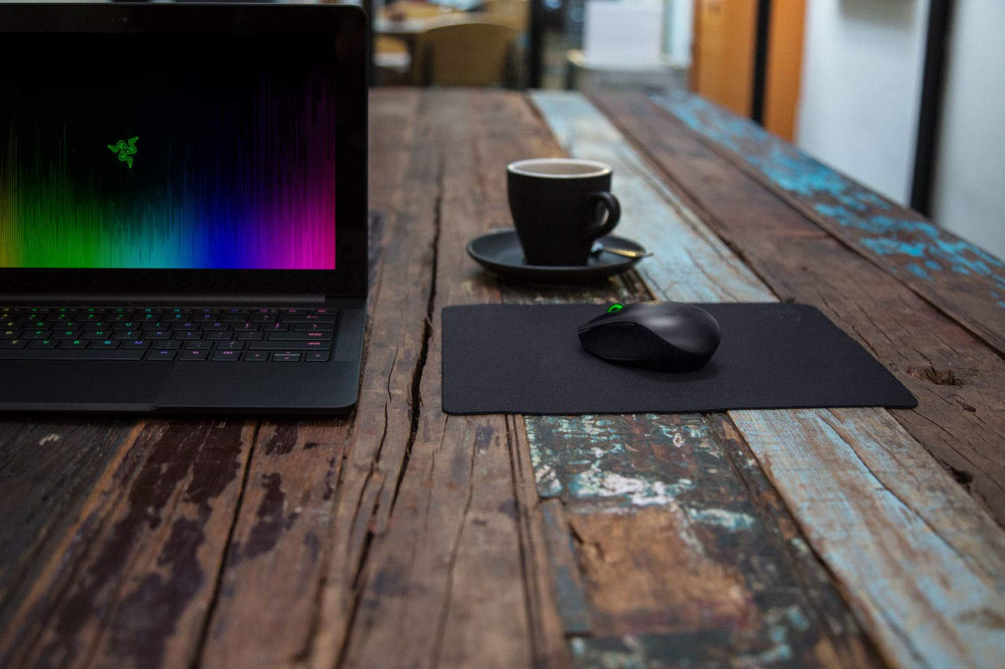 (OPEN BOX)Razer Strider - L Multilayer Synthetic Leather, Foam Padding, Head Cushion, Height Adjustable, Black/Green (RZ02-03810200-R3M1)