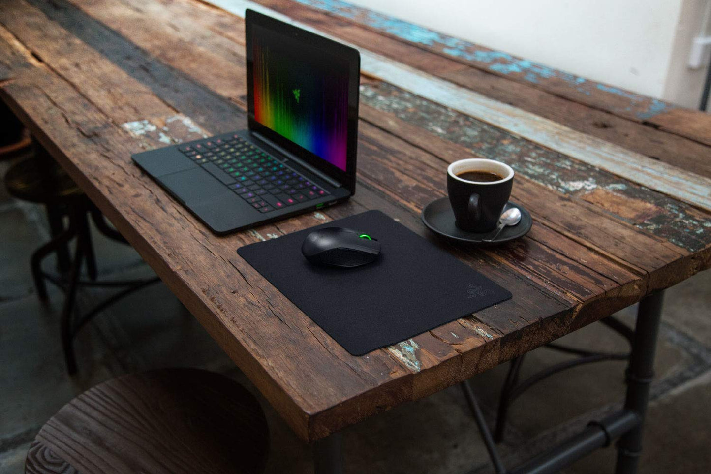 (OPEN BOX)Razer Strider - L Multilayer Synthetic Leather, Foam Padding, Head Cushion, Height Adjustable, Black/Green (RZ02-03810200-R3M1)